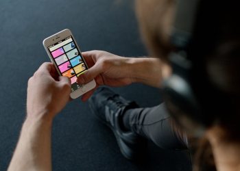 The Evolution of Music Distribution: From Vinyl to Streaming